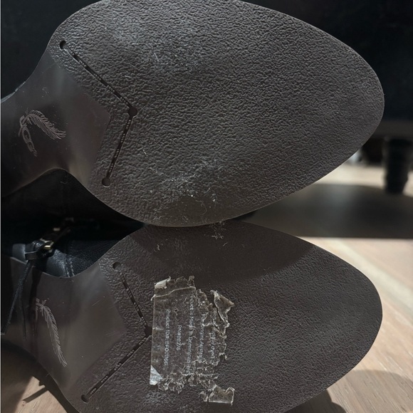 UGG Black Heeled Boots with Buckle Detail - Picture 5 of 6